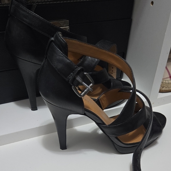 Nine West Black Strappy Heels with Modern Design - Picture 3 of 5